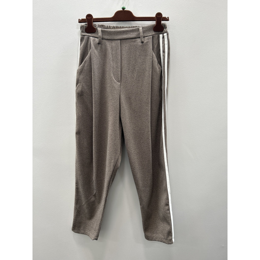 MARTA DU CHATEAU - BUKS - EMBER 246127 - BROWN4
