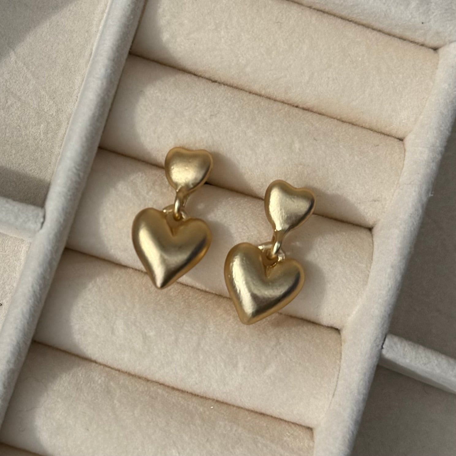 ONLY - ØRERINGE - HAYLEE 15299146 - GOLD COLOUR W. DOUBLE HEARTS