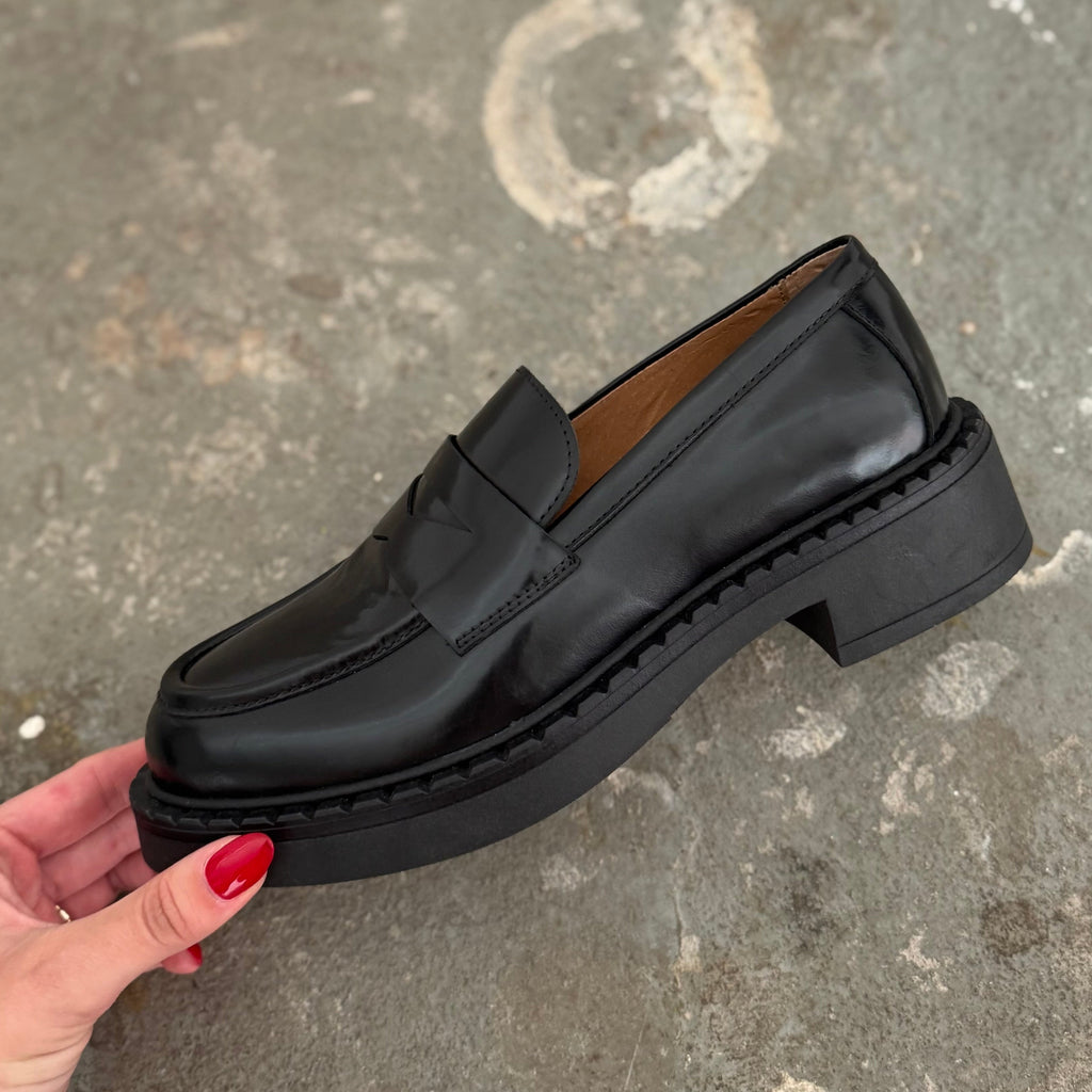 PAVEMENT - LOAFERS - NAYELI 21451-1 - BLACK POLIDO