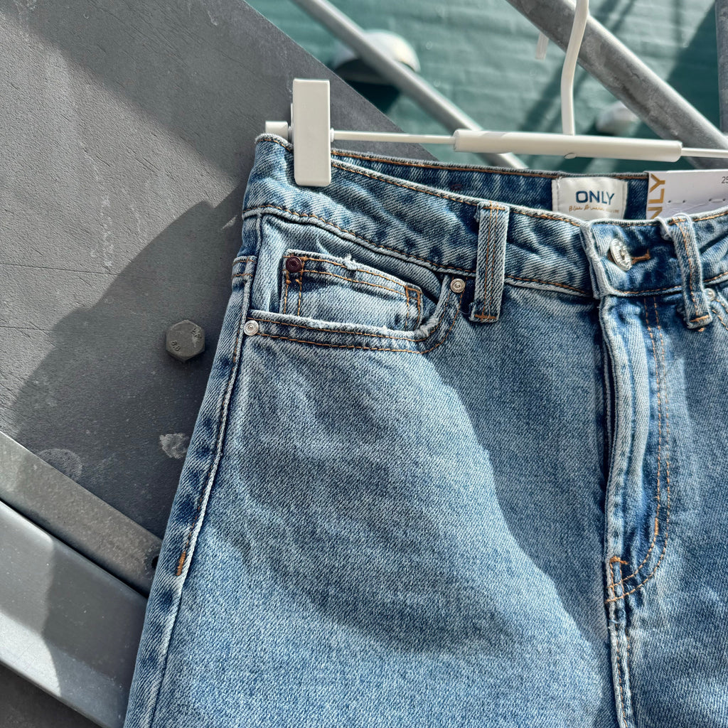 ONLY - SHORTS - EMILY HW 15171550 - LIGHT BLUE DENIM