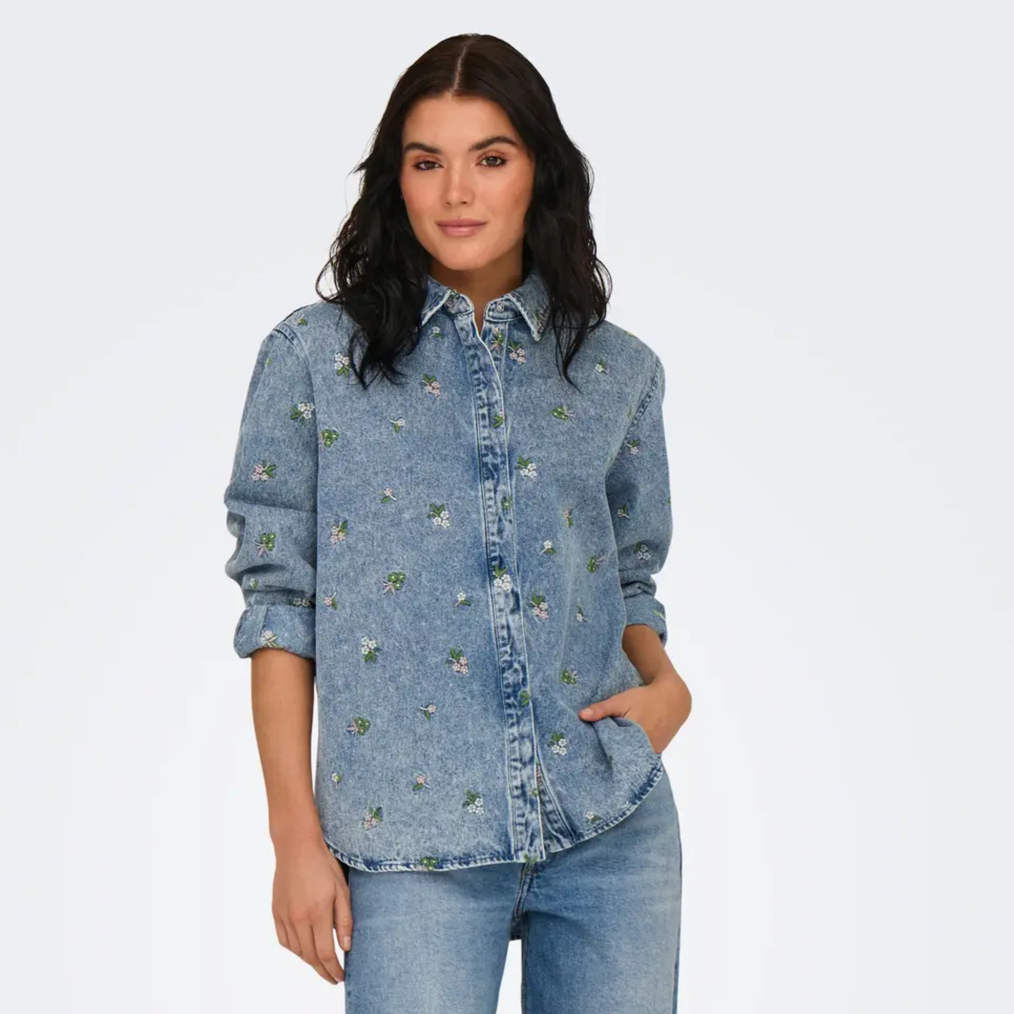 ONLY - DENIM SKJORTE - VERA 15351977 - LIGHT BLUE DENIM/FLOWER EMBROIDERY