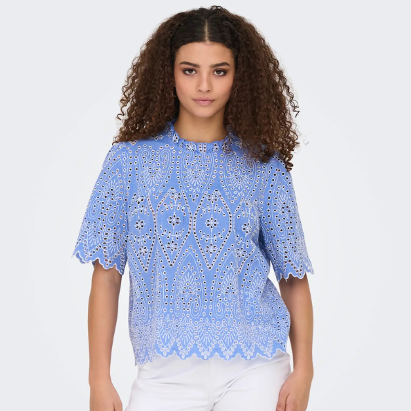 ONLY - BLUSE - NYLA TULUM 15343163 - BLUE BONNET/BRIGHT WHITE EMB.