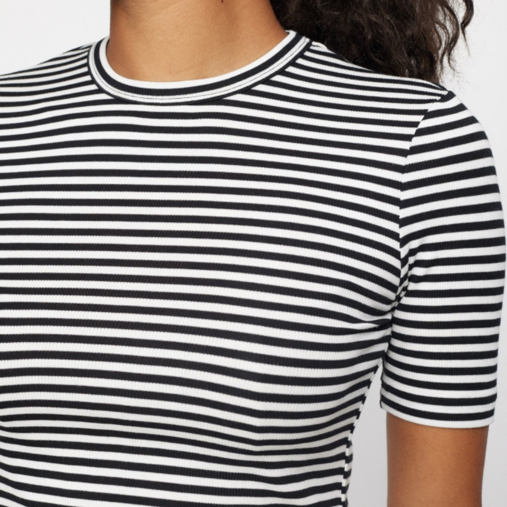 SOFT REBELS - T-SHIRT - FENJA SR124-304 - SORT STRIB