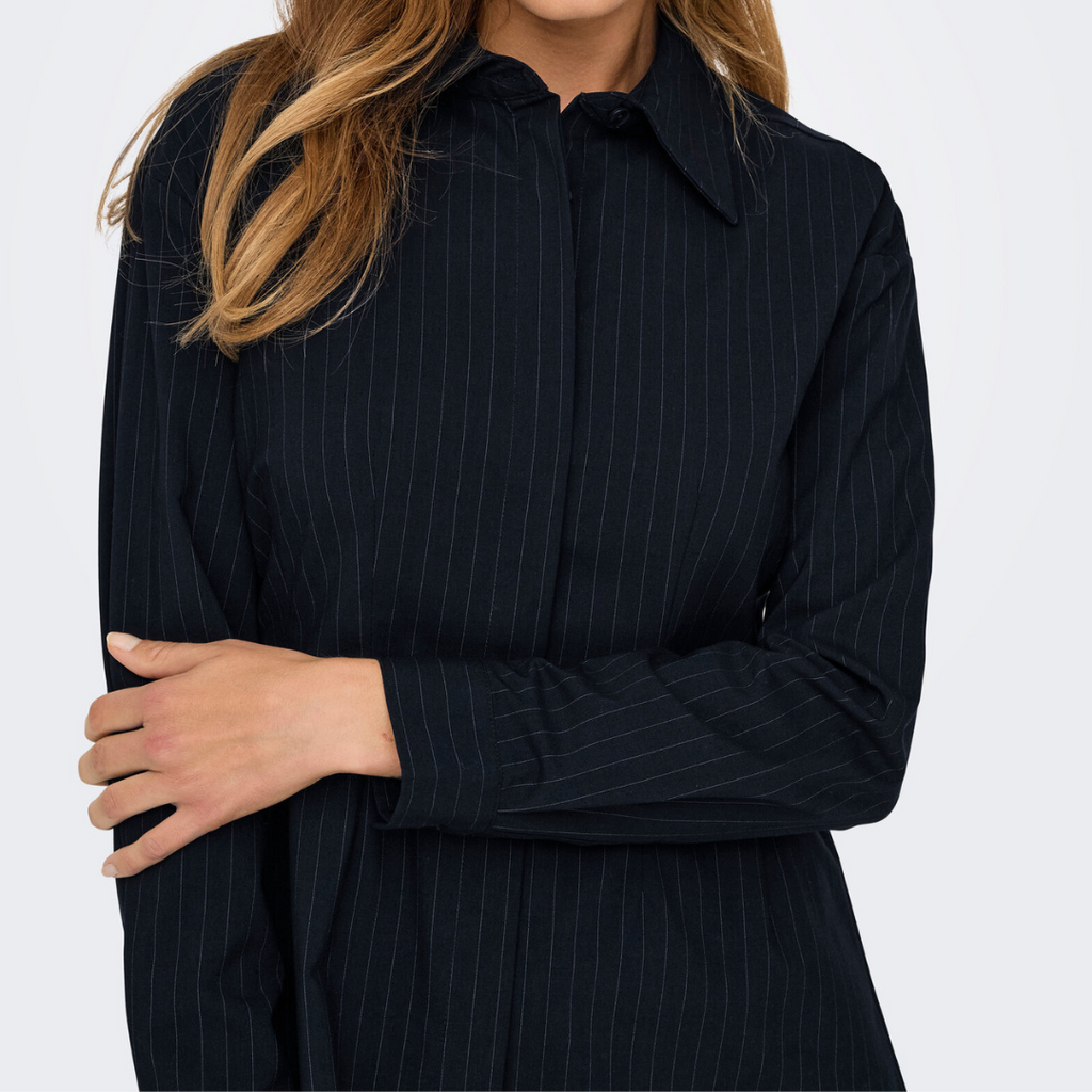 ONLY - SKJORTE - EDA FITTED 15344223 - BLACK W. WHITE PINSTRIPE