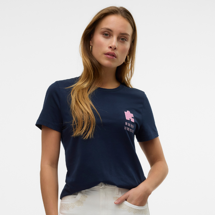 VERO MODA - T-SHIRT - LONNI 10328159 - NAVY BLAZER/PUZZLE