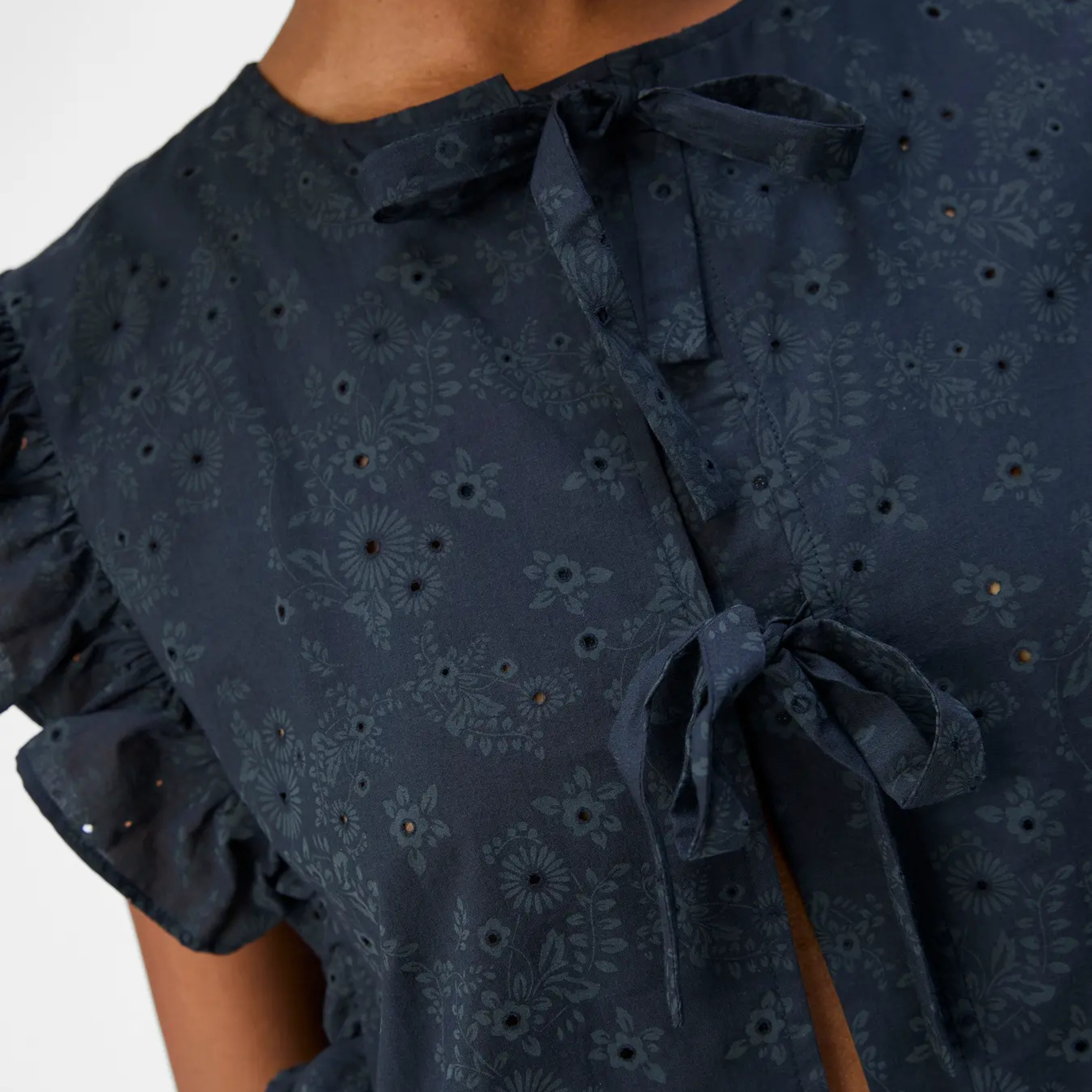 OBJECT - TOP - CILIE 23042491 - SKY CAPTAIN