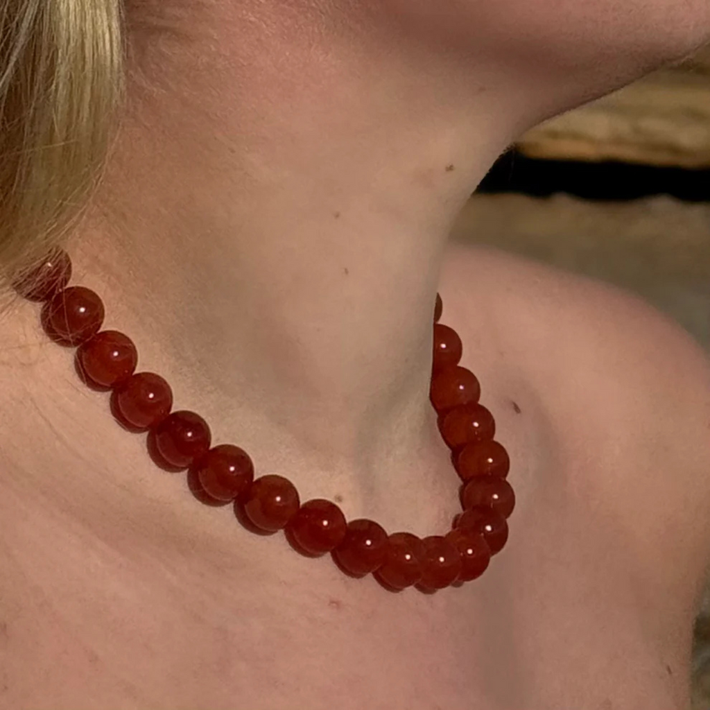 SOÏ - KRYSTAL HALSKÆDE - FARO - CHUNKY RØD JADE